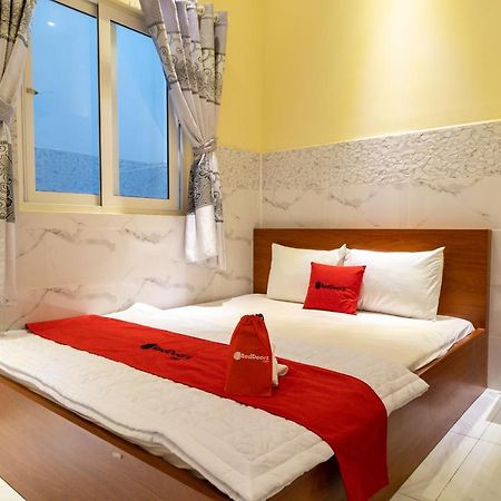 RedDoorz near ETown 4 Hotel Ho Chi Minh-stad Buitenkant foto