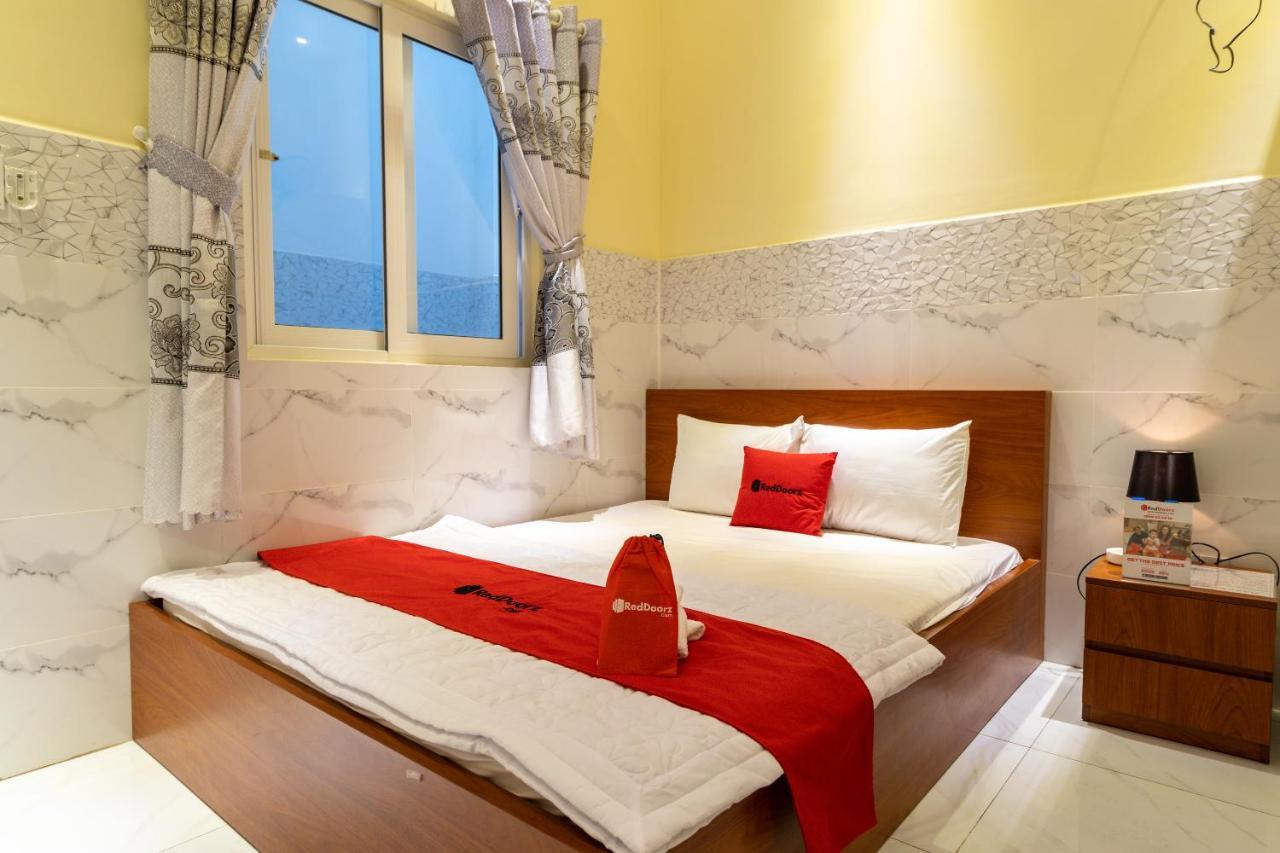 RedDoorz near ETown 4 Hotel Ho Chi Minh-stad Buitenkant foto