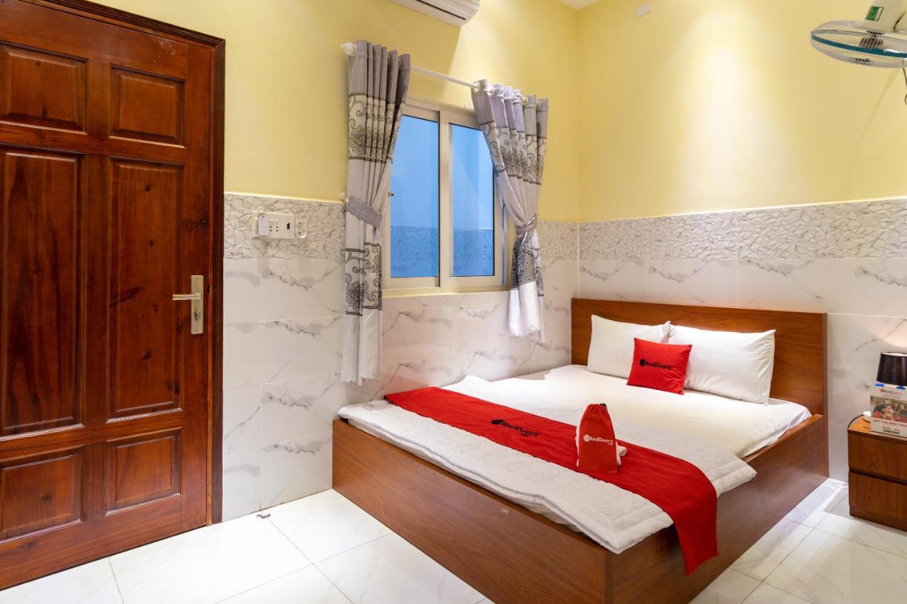 RedDoorz near ETown 4 Hotel Ho Chi Minh-stad Buitenkant foto