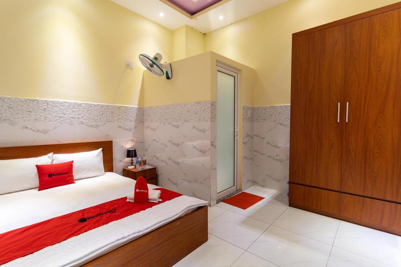 RedDoorz near ETown 4 Hotel Ho Chi Minh-stad Buitenkant foto