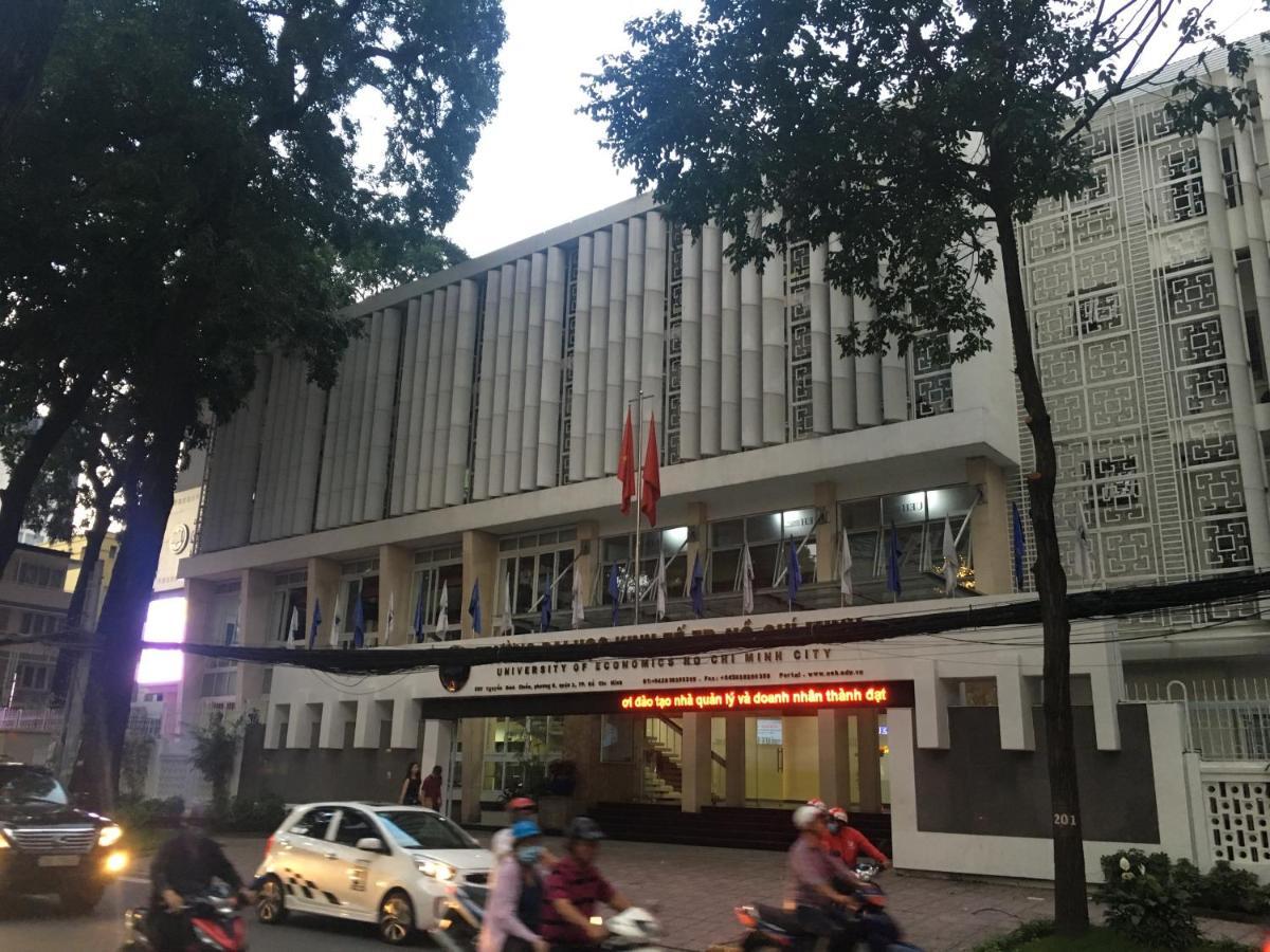 RedDoorz near ETown 4 Hotel Ho Chi Minh-stad Buitenkant foto